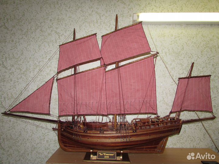 Модель корабля из дерева