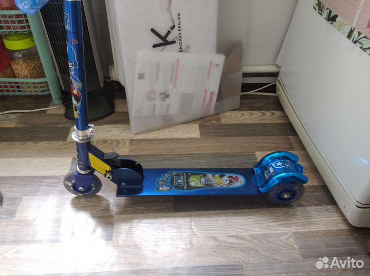 Самокат трехколесный