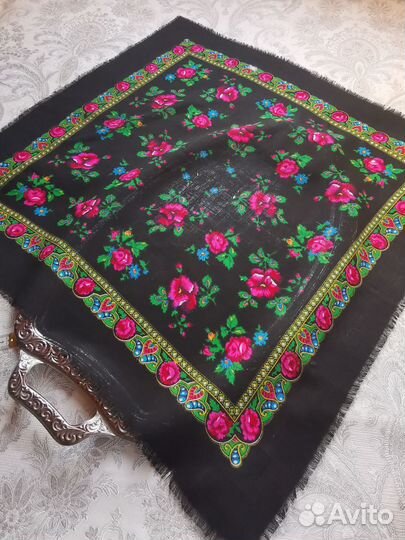 Яркий платок для творчества