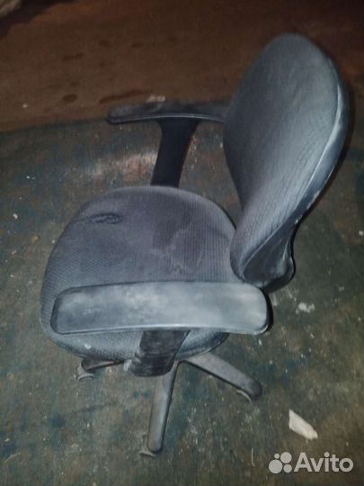 Кресло офисное на колёсиках