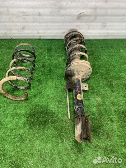 Стойка подвески задняя левая Renault Duster