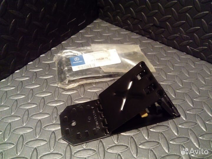 Противооткатный упор Новый Mercedes-Benz