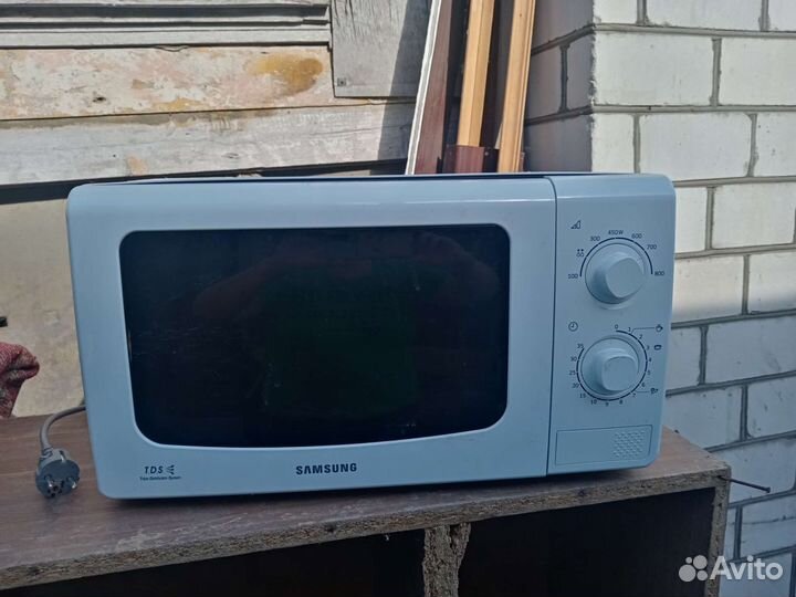 Шкаф для одежды-4000, микровалновка-3000