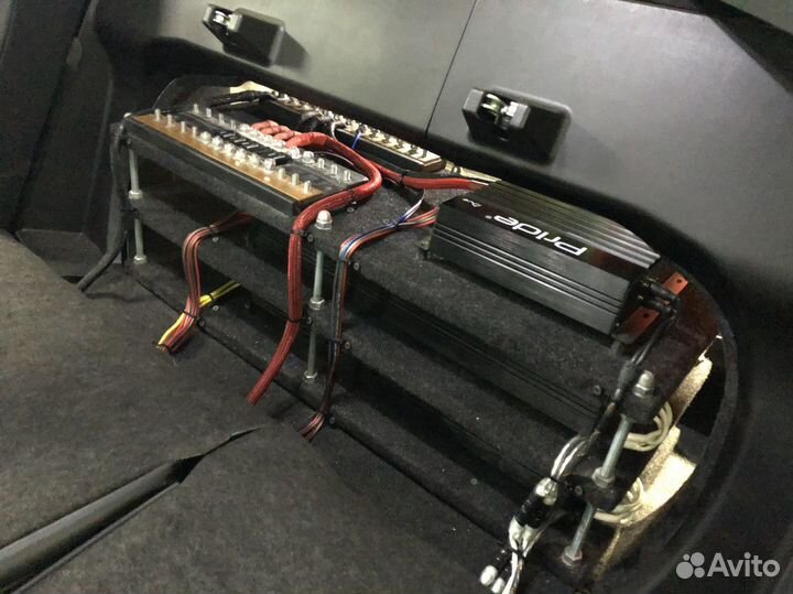 Установка автоакустики