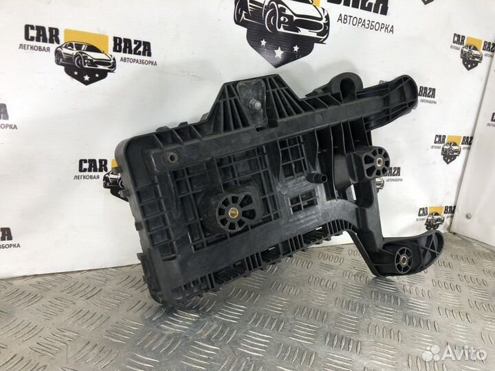 Крепление аккумулятора