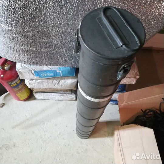 Железный тубус, кофр. Возможно от чего то военного