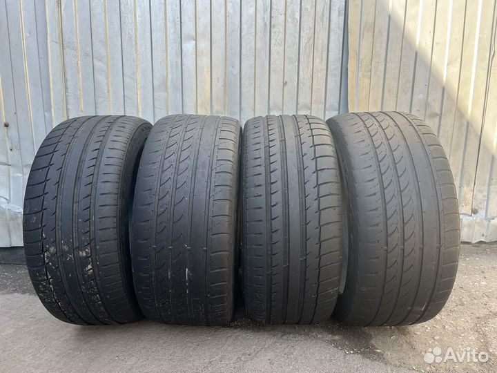 Acustica Challenger 245/40 R18