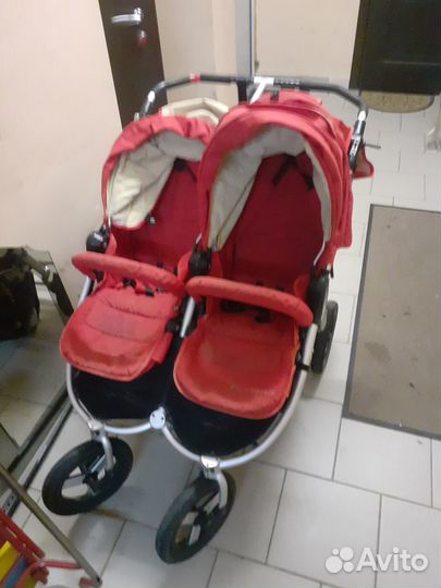 Коляска для двойняшек Bumbleride +люльки