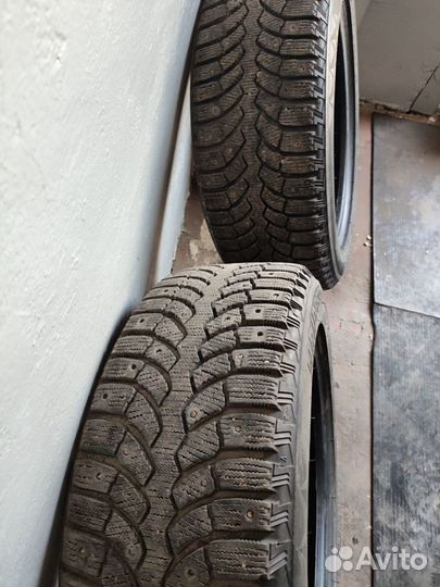 Bridgestone Blizzak Spike-01 205/55 R16