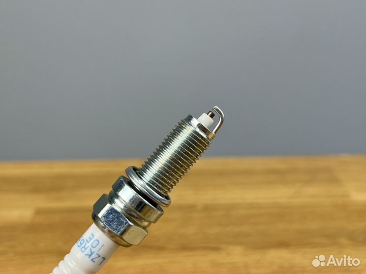 Свечи зажигания NGK lzkr6B-10E