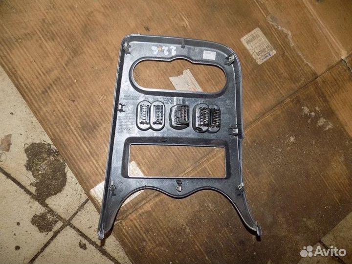 Накладка декоративная Logan 2005-2014