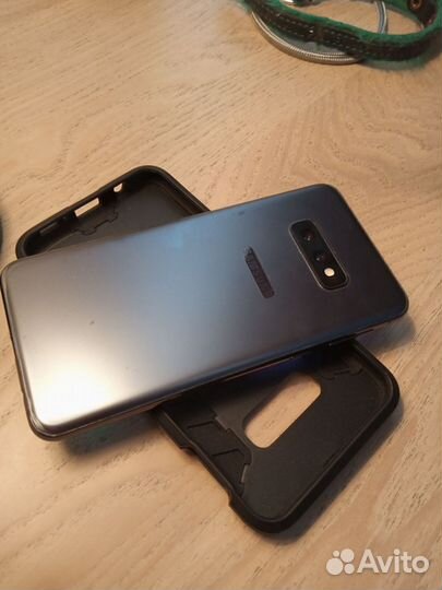 Samsung Galaxy S10e, 8/128 ГБ