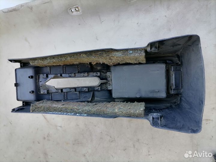 Консоль между сидений Nissan Almera N15 1995-2000