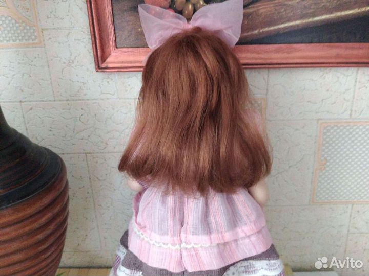 Фарфоровая кукла