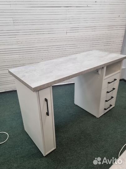 Маникюрный стол Лофт