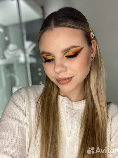 Макияж и прическа