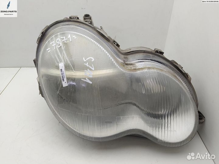 Фара правая 2038200261 на Mercedes W203 (C)
