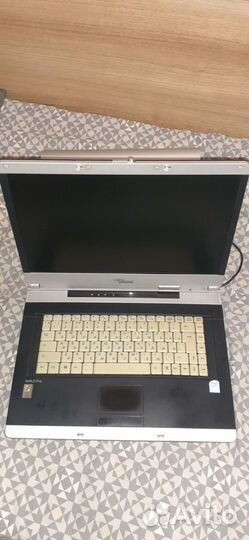 Fujitsu-Siemens Amilo Pro v2035