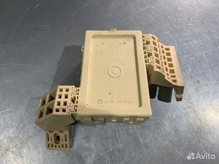 Блок предохранителей задний Genesis G70 седан G4KL