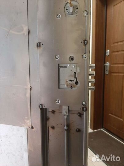 Открыть замков входной двери