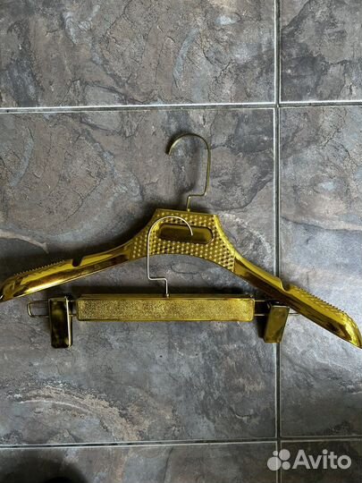 Вешалки плечики и прищепки