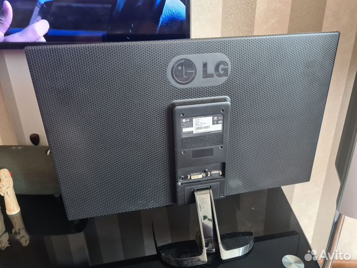 Продам отличный монитор LG 23MP48D