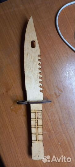 Нож из дерева