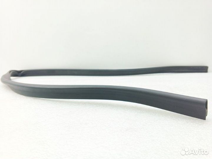 Уплотнитель капота Volkswagen Tiguan 2 1.6D DGD