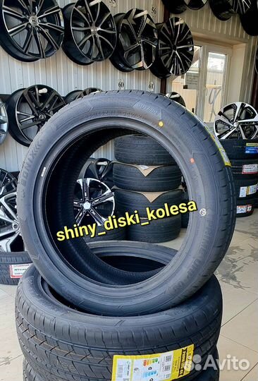 Sonix Prime UHP 08 235/45 R18 ZR