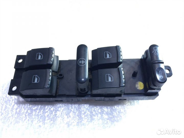 Блок управления стеклоподъемниками Volkswagen Bora