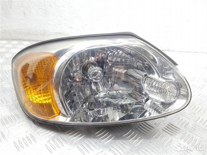 Фара правая Hyundai Accent
