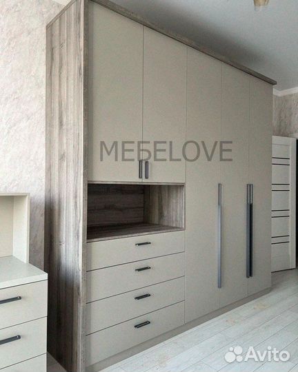 Шкаф распашной в прихожую угловой