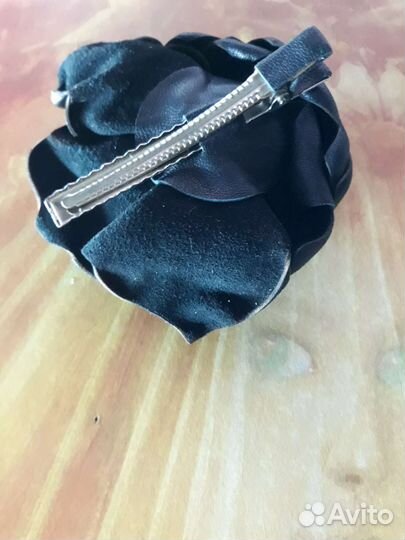 Заколка для волос из натуральной кожи