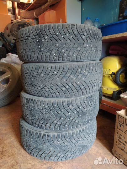 Nokian Tyres Hakkapeliitta 8 215/55 R17