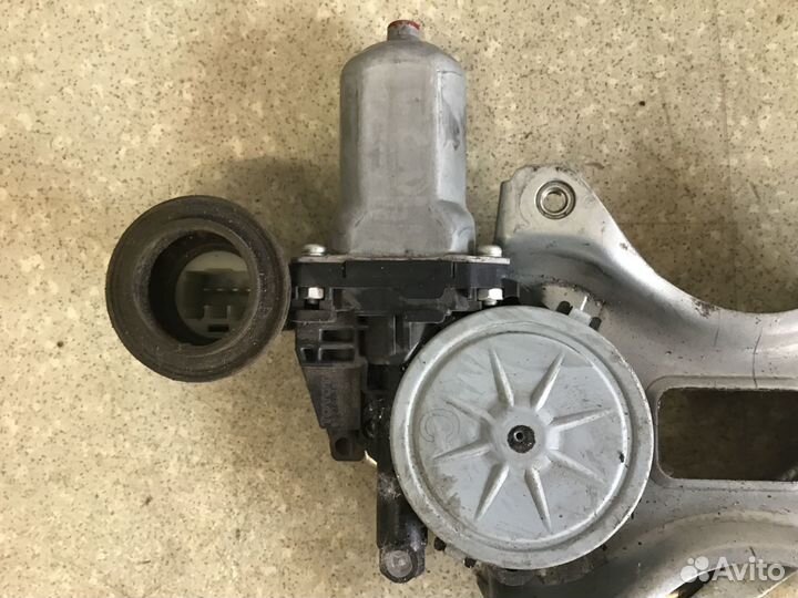 Стеклоподъемник электр. передний правый Toyota RAV