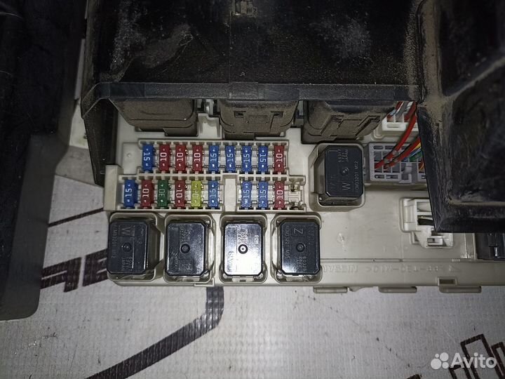 Блок предохранителей nissan presage PU31 VQ35-DE CN010 под капот 284B7CN010