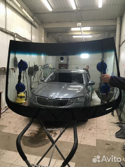 Лобовое стекло Skoda Octavia