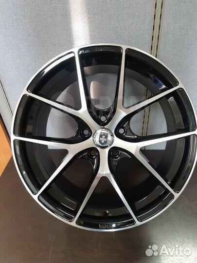 Диск литой Replica 101 R18*8.5 5*114,3 ет35