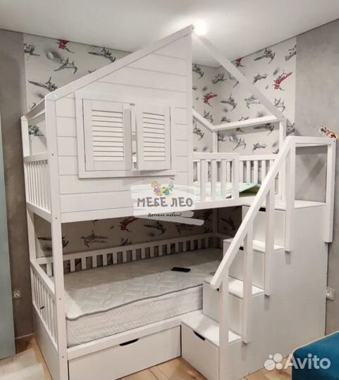 Двухъярусная кровать