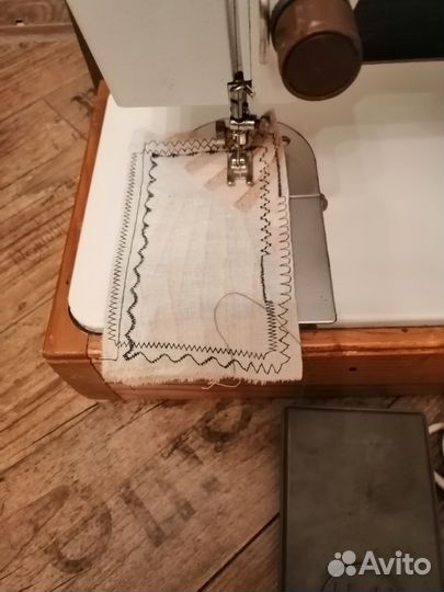 Швейная машинка Чайка 144 А
