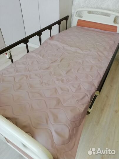 Медицинская кровать для лежачих больных