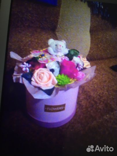 Букеты из игрушек и мыльных роз