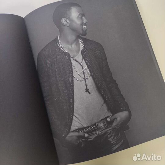 Книга The Little Black Jacket Chanel