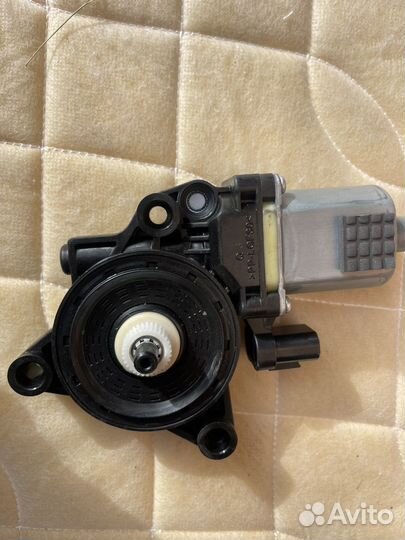 Моторчик стеклоподъемника передний правый