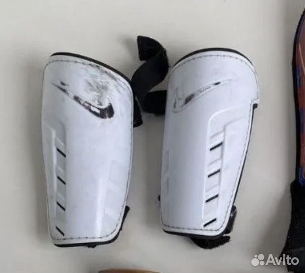 Футбольные щитки