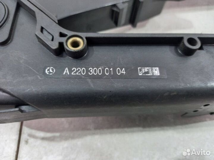 Педаль газа Mercedes S550 W221