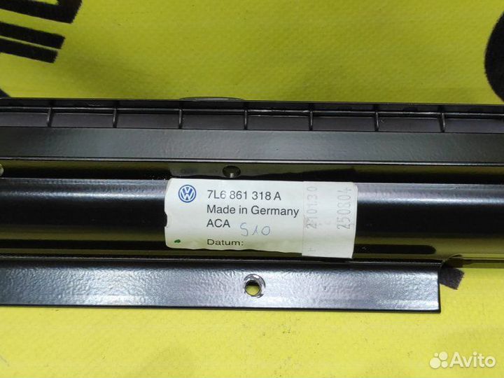 Шторка задняя правая Volkswagen Touareg 7L AXQ