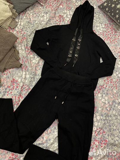 Женские костюмы разные
