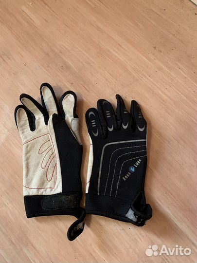 Перчатки и шлем неопреновые