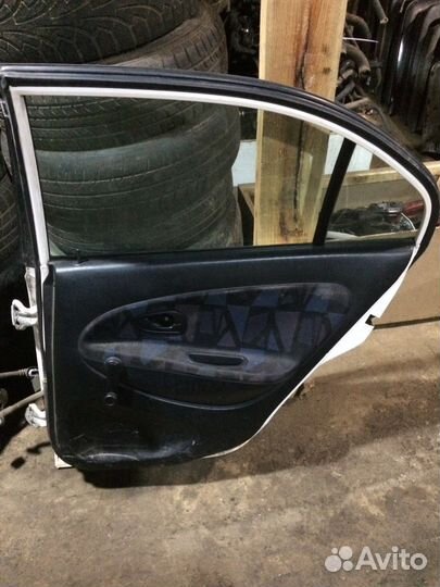Дверь задняя правая Mitsubishi Carisma 1999
